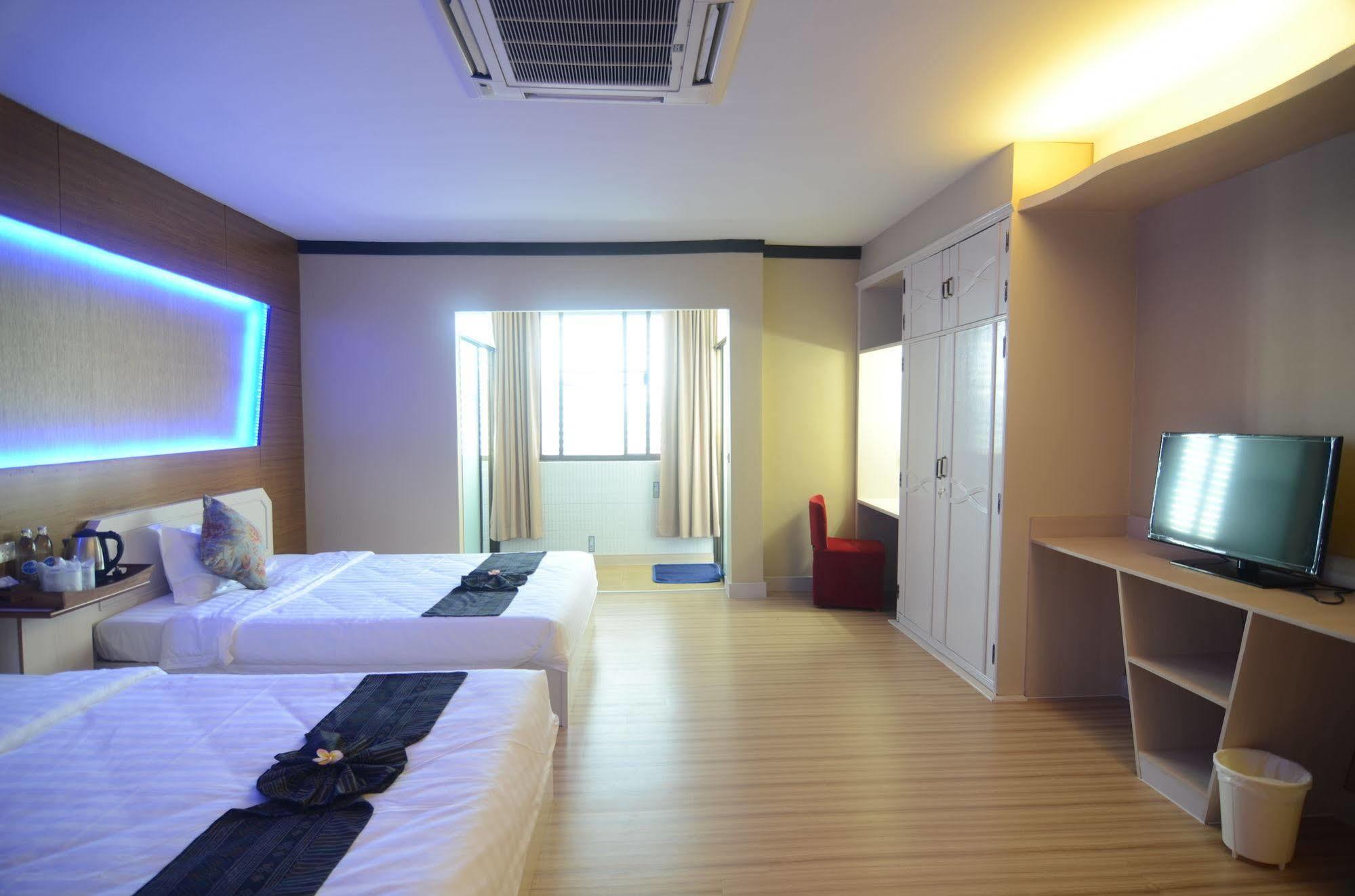 Hotel Centro Cnx Chiang Mai Exterior foto